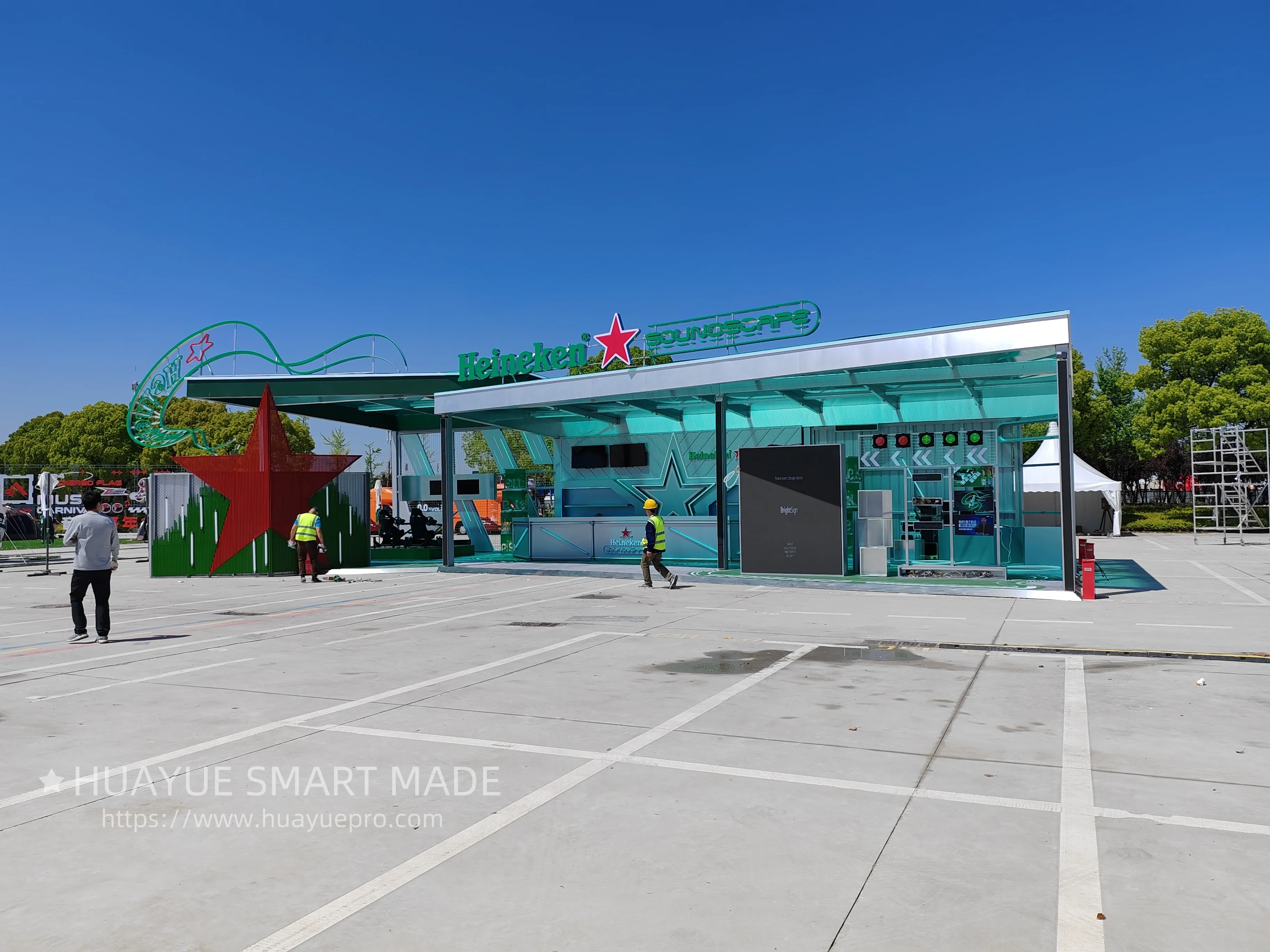 Large-scale roadshow design and installation examples Large-scale roadshow design and installation examples