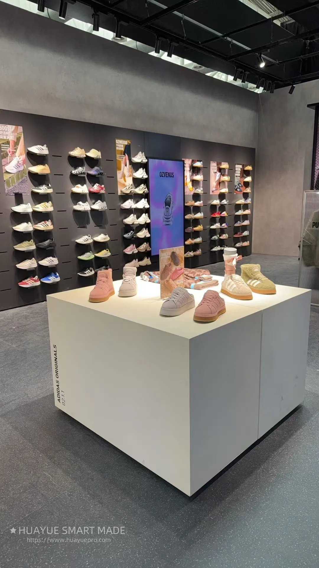 Brand sports shoes display props