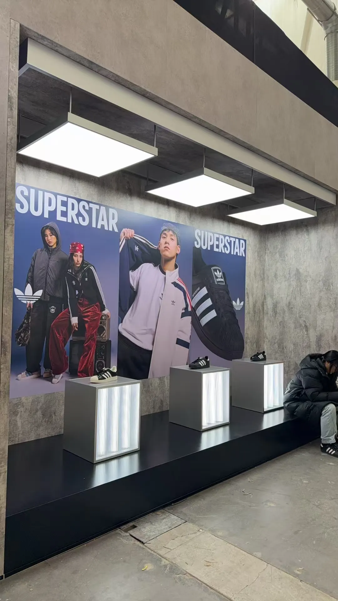 Design and installation of brand clothing stores