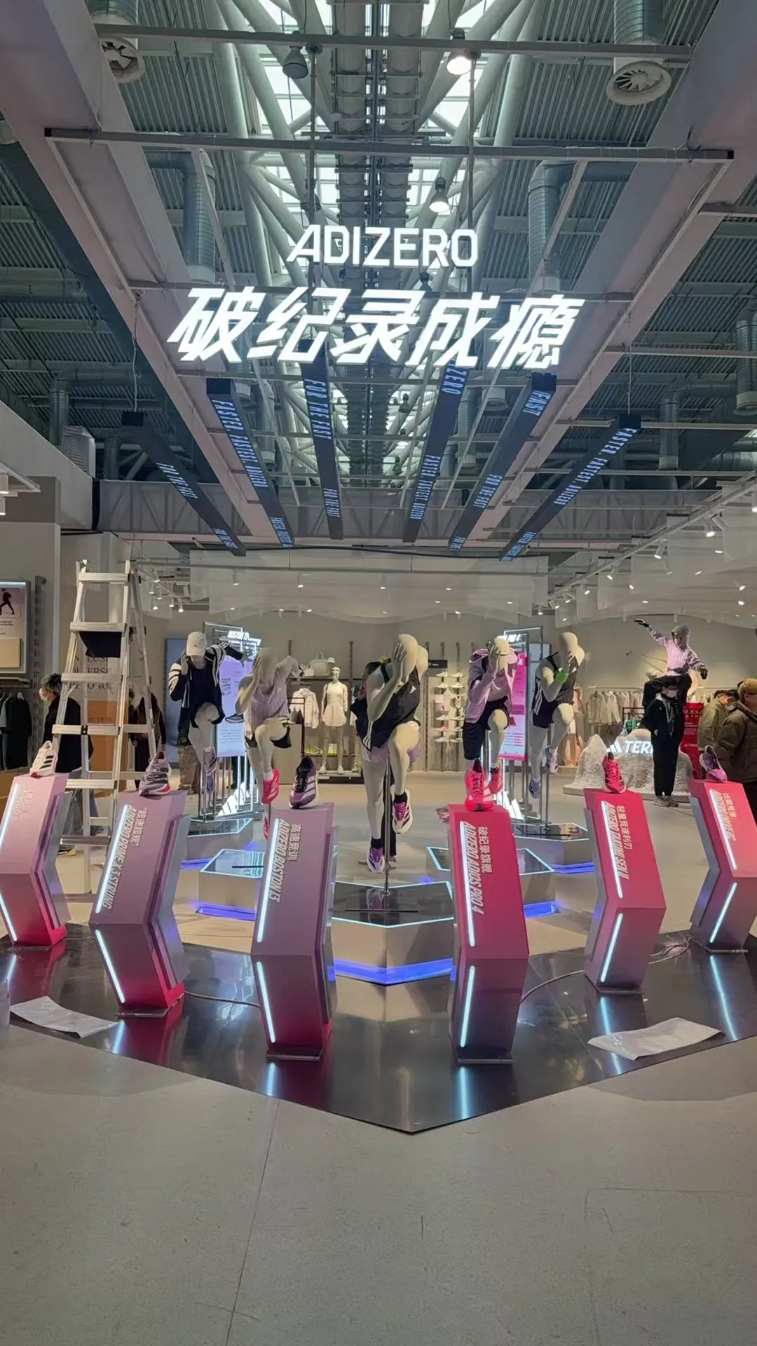 Design and installation of brand clothing stores