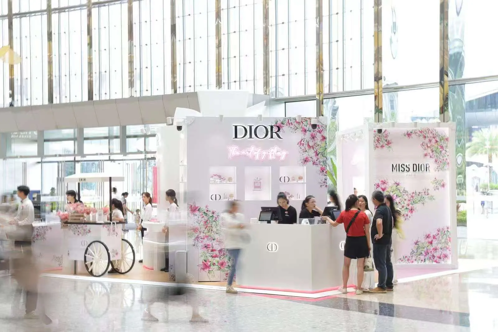 Design and installation of DIOR pop-up store