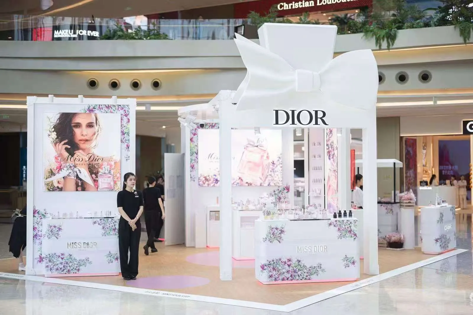 Design and installation of DIOR pop-up store