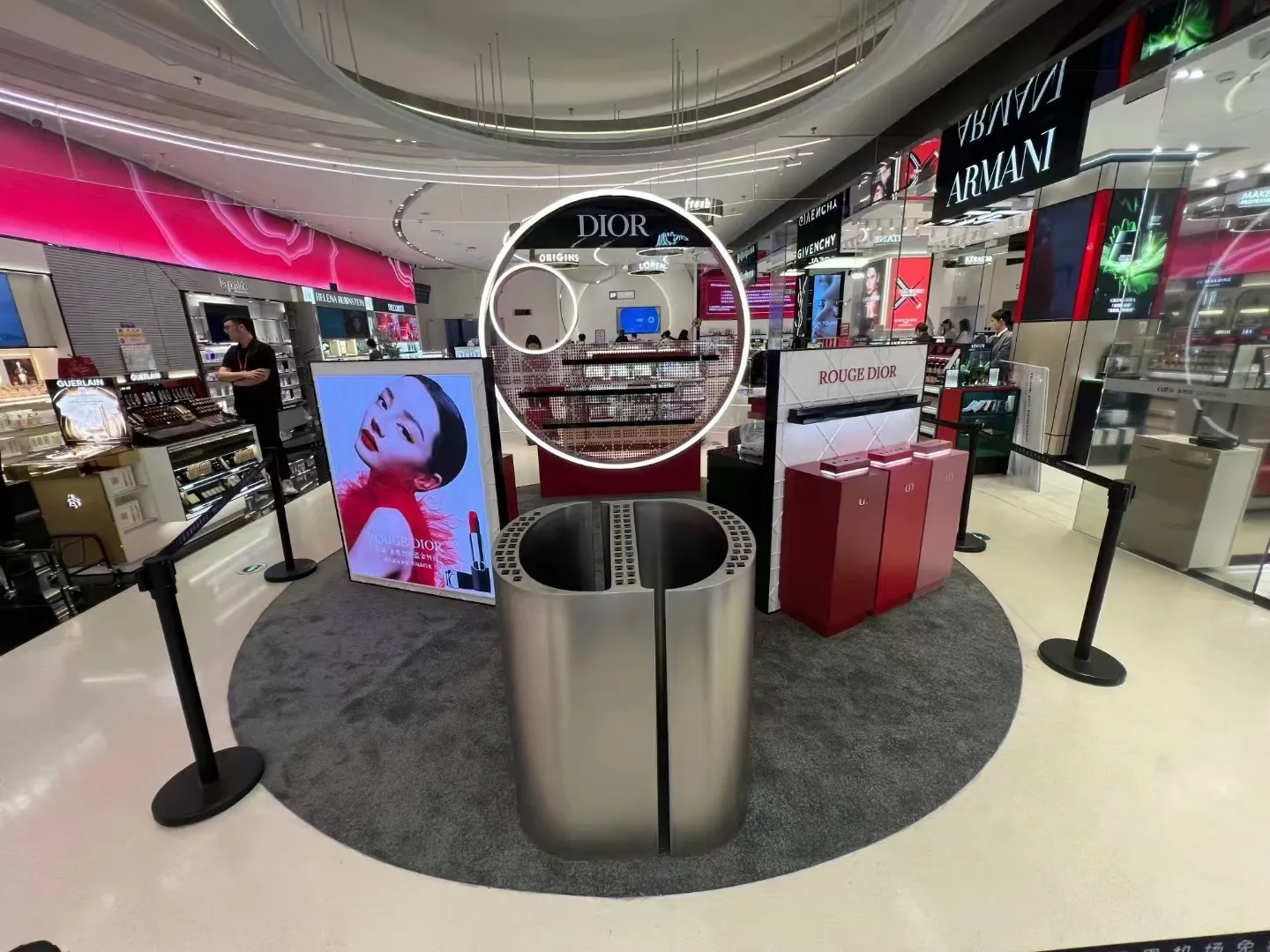 Design and installation of DIOR pop-up store