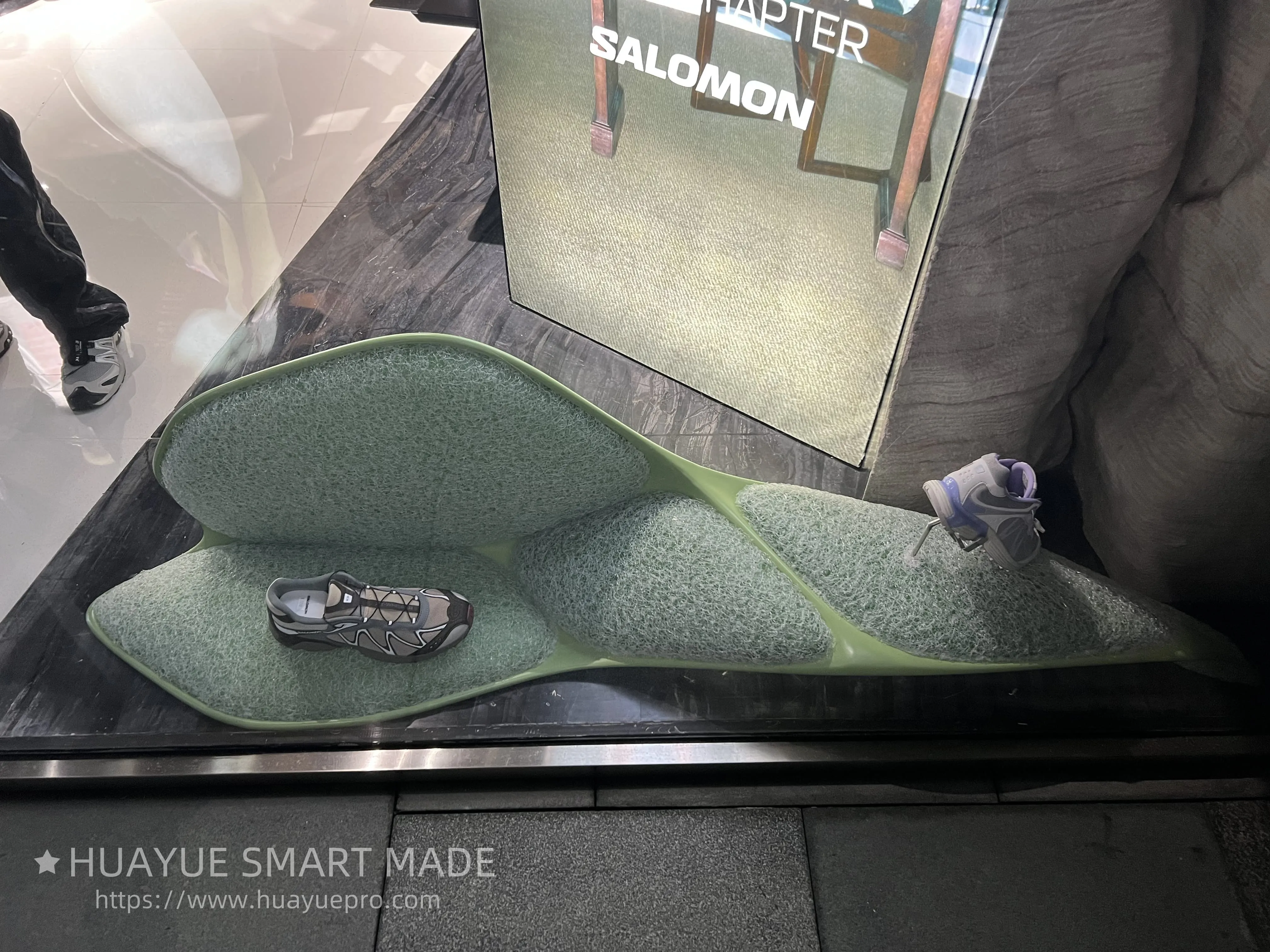 Essential display props for attracting traffic