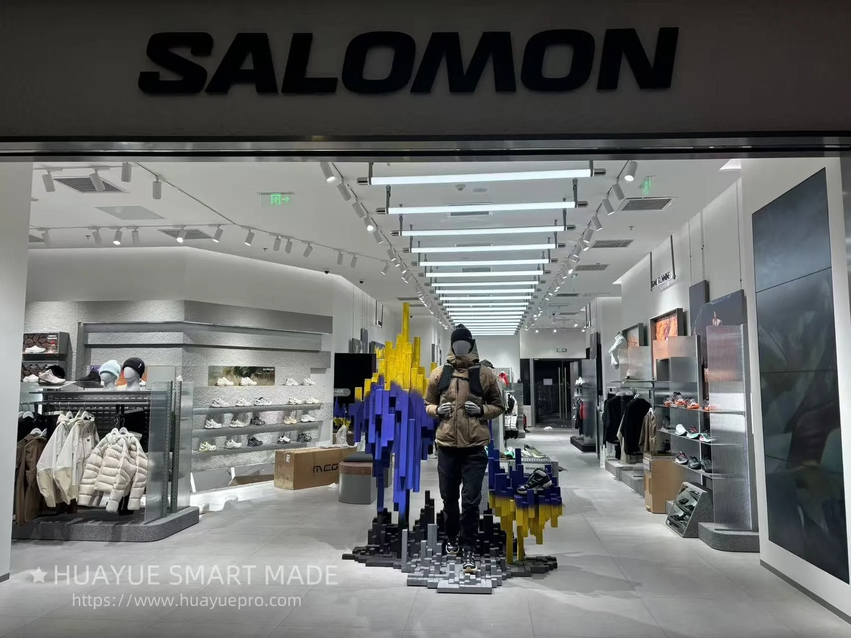 Necessary artistic product display props for brand stores