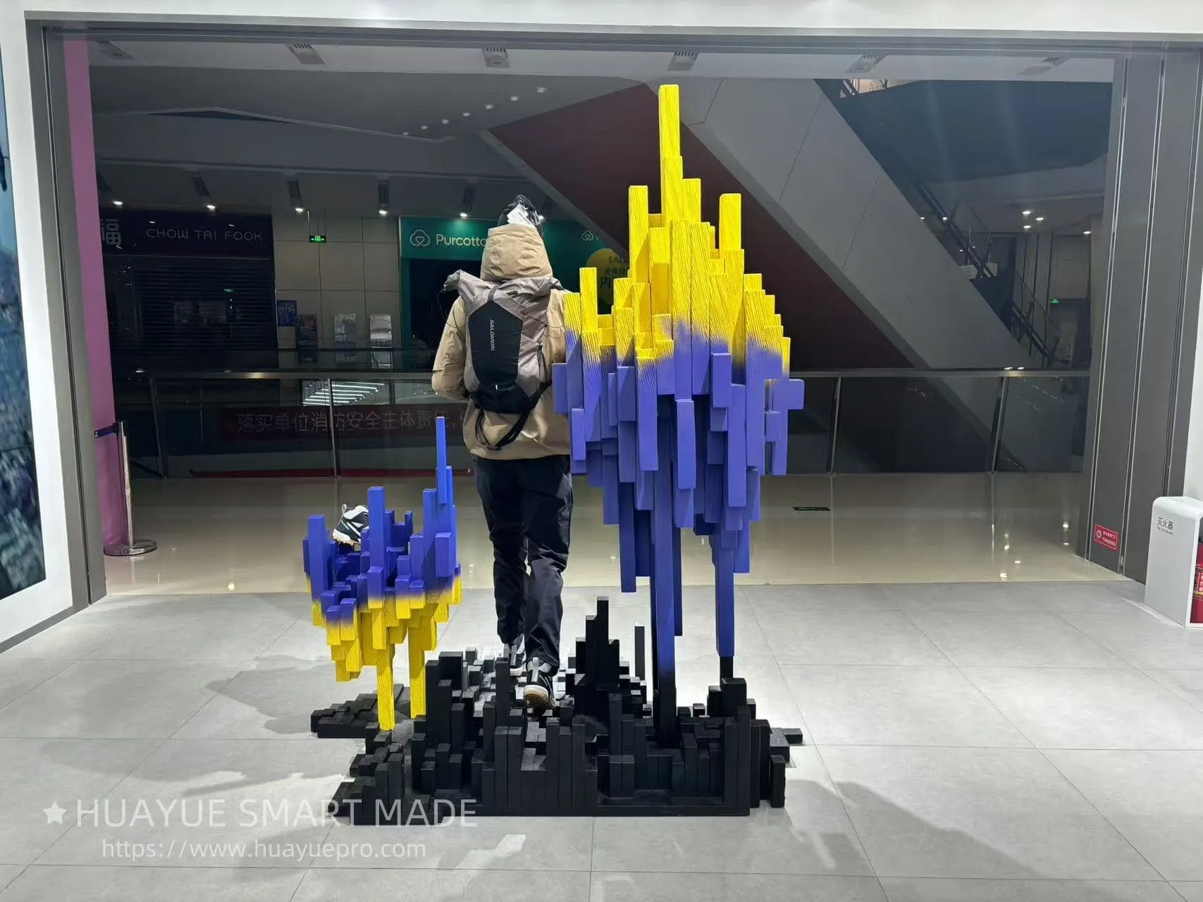 Necessary artistic product display props for brand stores