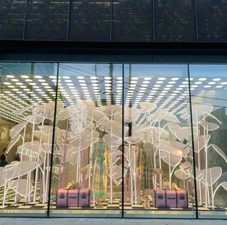 Professional Manufacturing Display Shop Props Retail Store Decoration Retail Store Winter Window Display Props