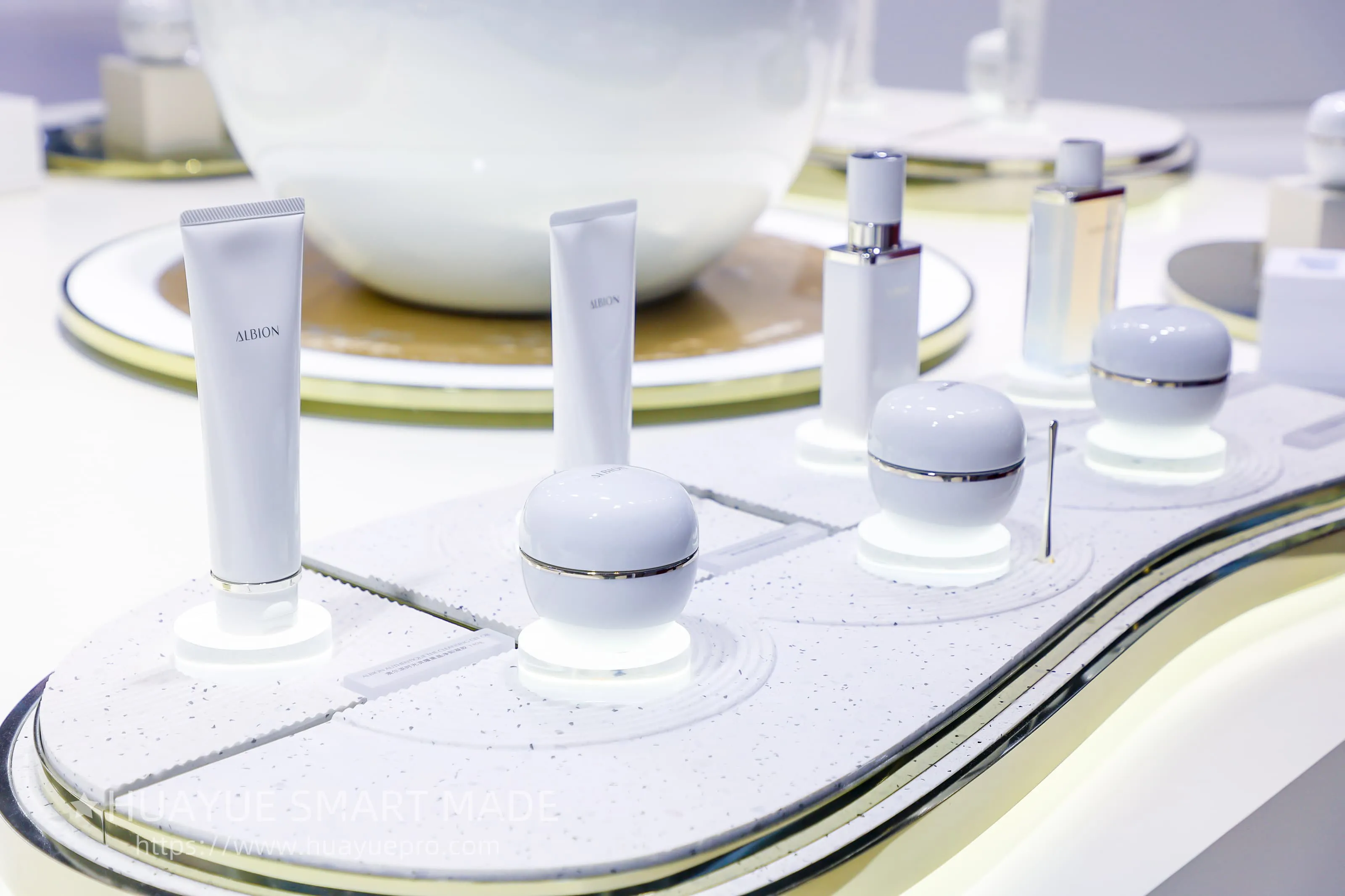 Huayue smart made Designs a for ALBION’s Flagship Store
